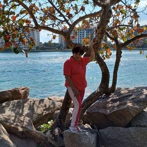 Meet your Posher, Angela morera